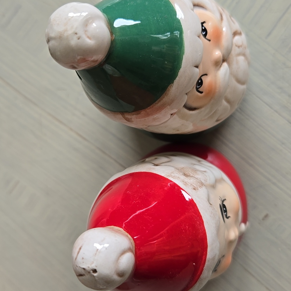 COLLECTIBLE JOHANNA PARKER SANTA & MRS. CLAUS SALT & PEPPER SHAKERS - Picture 9 of 10